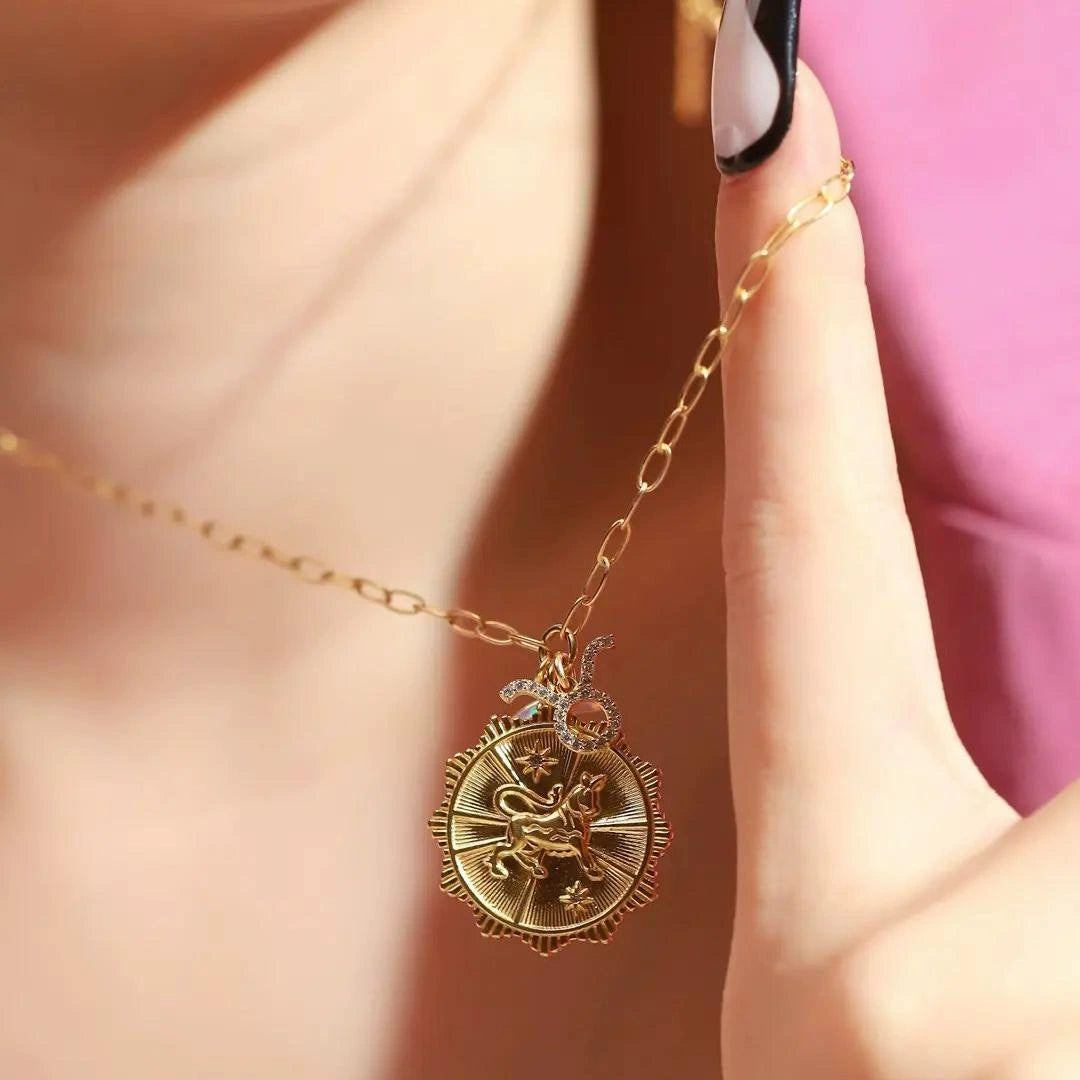 Necklace Clavicle Chain with Moon Stone and Round Inlaid Diamond Pendant