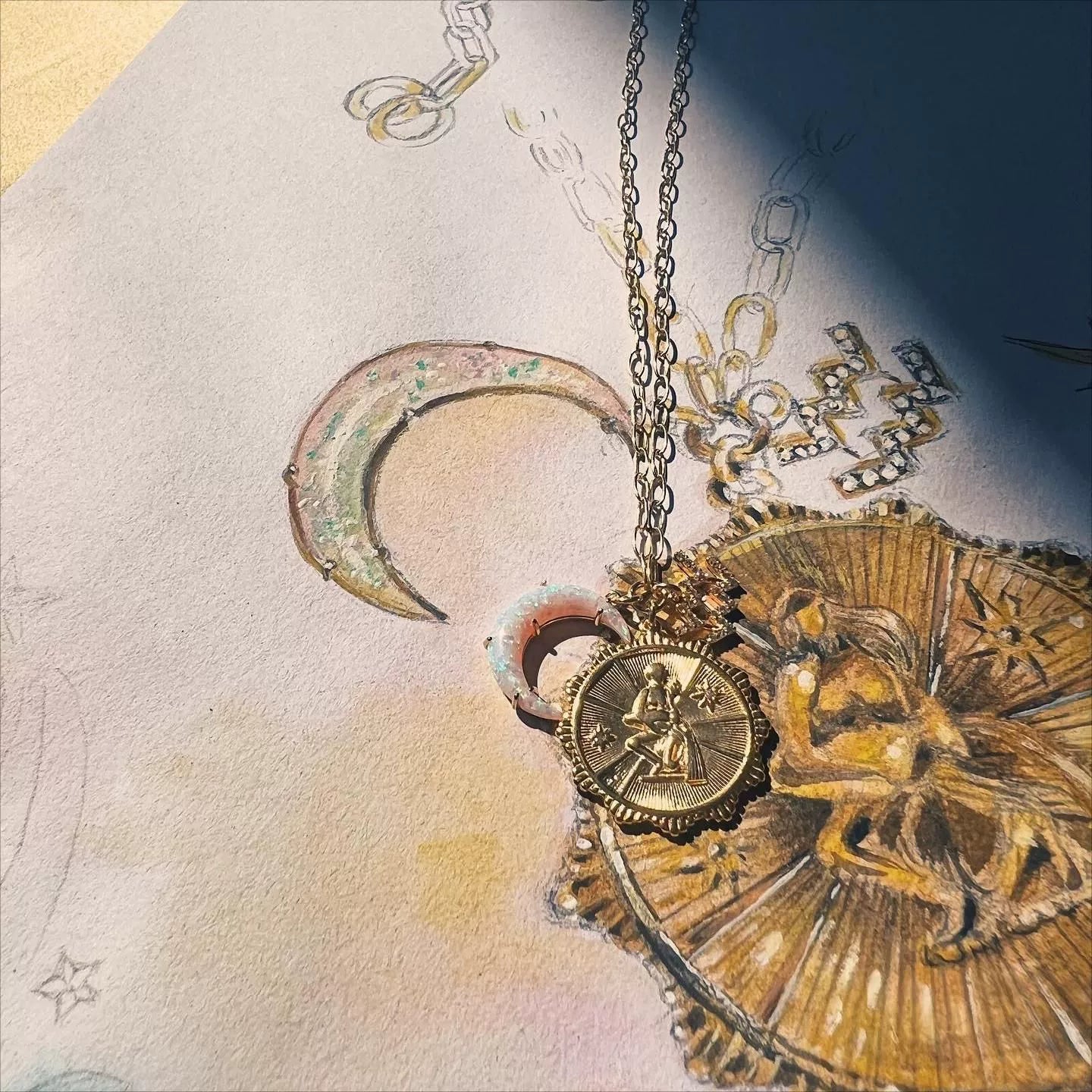 Necklace Clavicle Chain with Moon Stone and Round Inlaid Diamond Pendant